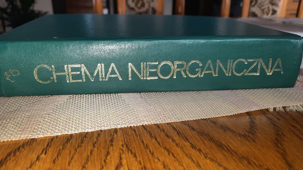 Chemia nieorganiczna W. Trzebiatowski