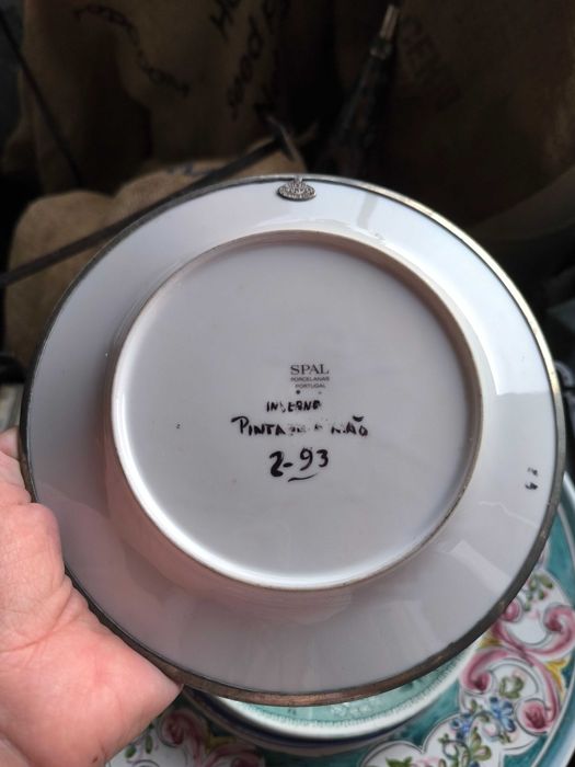 Loiça antiga em bom estado