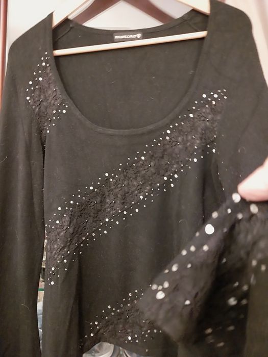 Camisola preta para um jantar ou não  elegante