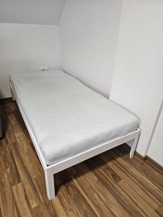 Rama łóżka 90x200 + stelaż + materac piankowy twardy / średnio - tward