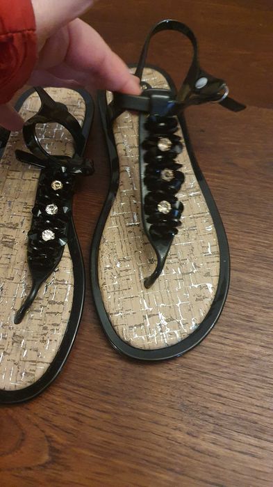 Sandálias novas, nunca usadas, lindíssimas