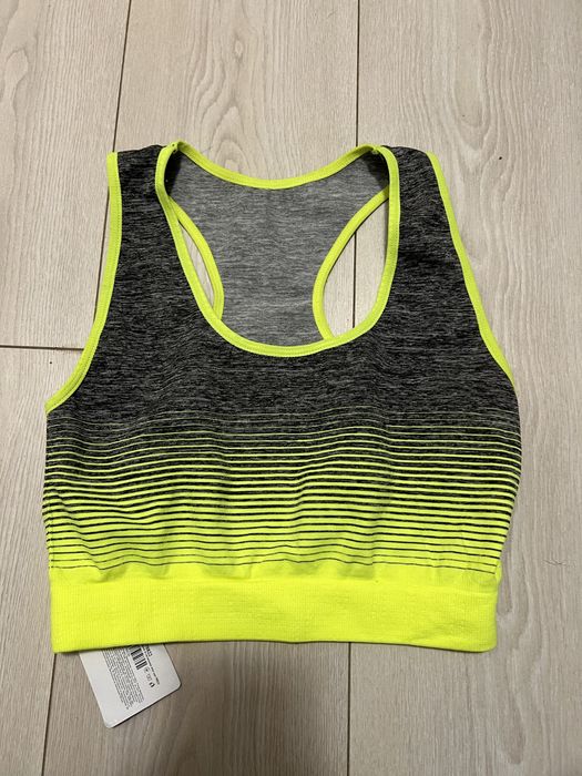 Спортивний топ для тренувань