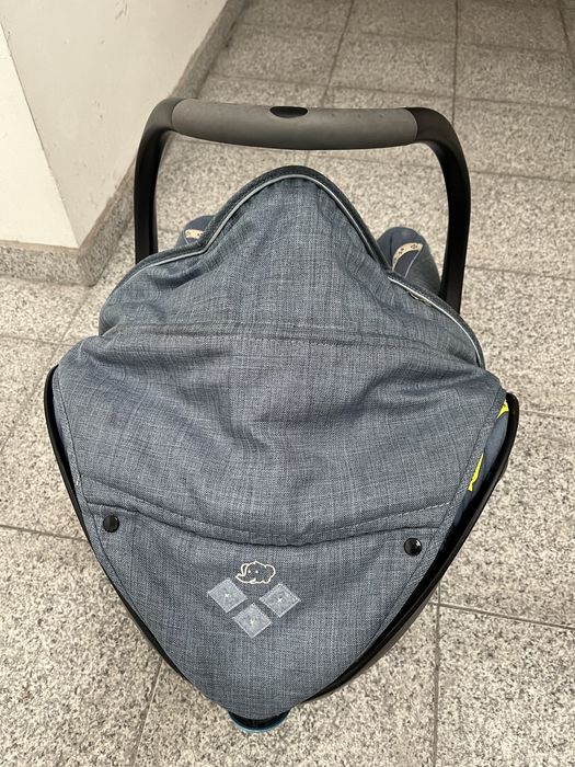 Carrinho bébé Confort com ovo e cadeira.