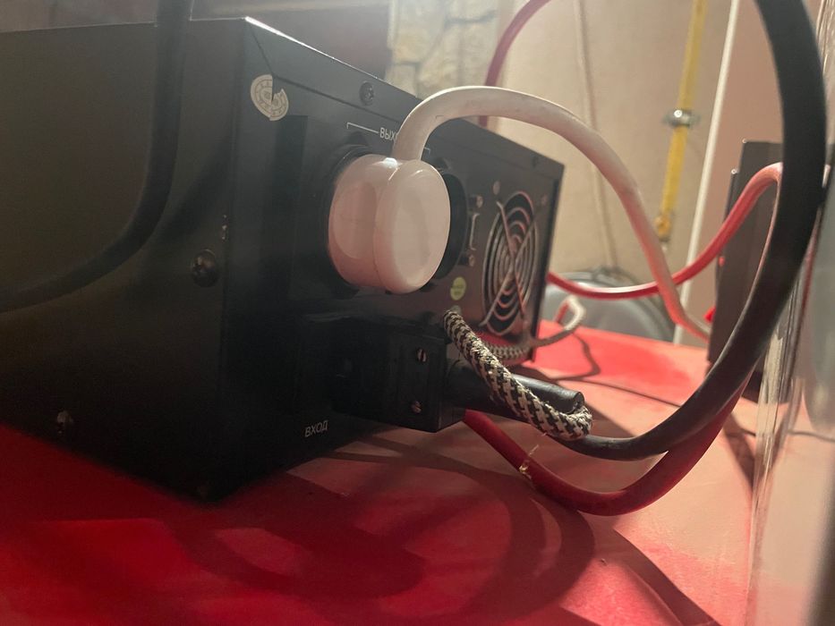 ДБЖ Luxeon UPS-1000ZD