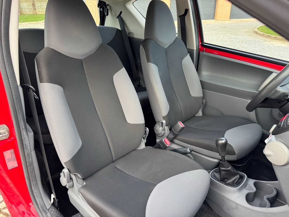 Peugeot 107 1.0 Petit Filou + AC (4/2011)