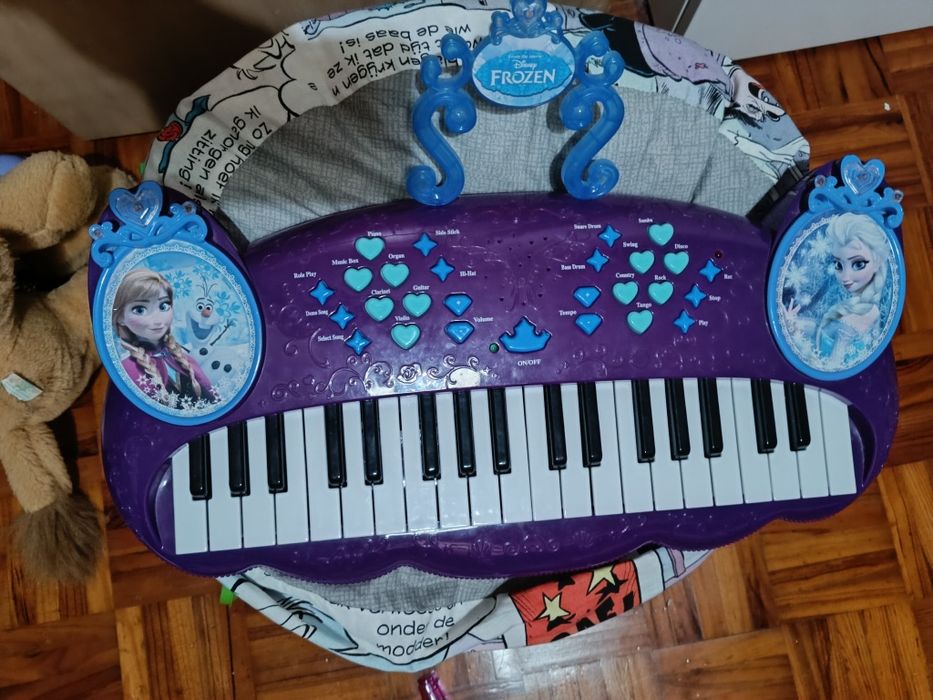 Piano frozen roxo
