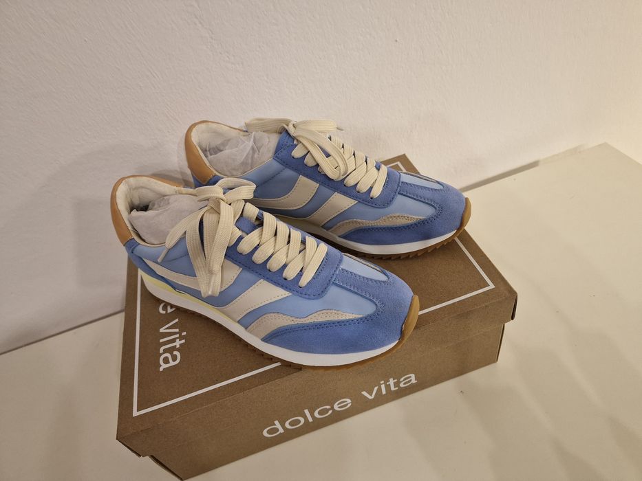 Dolce Vita ESHA – stylowe sneakersy w kolorystyce błękit/beż.