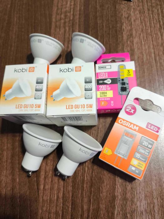 17 żarówek LED - 14 LED x GU10 - 5W - KOBI - 4000K + 3 x LED G4 OSRAM