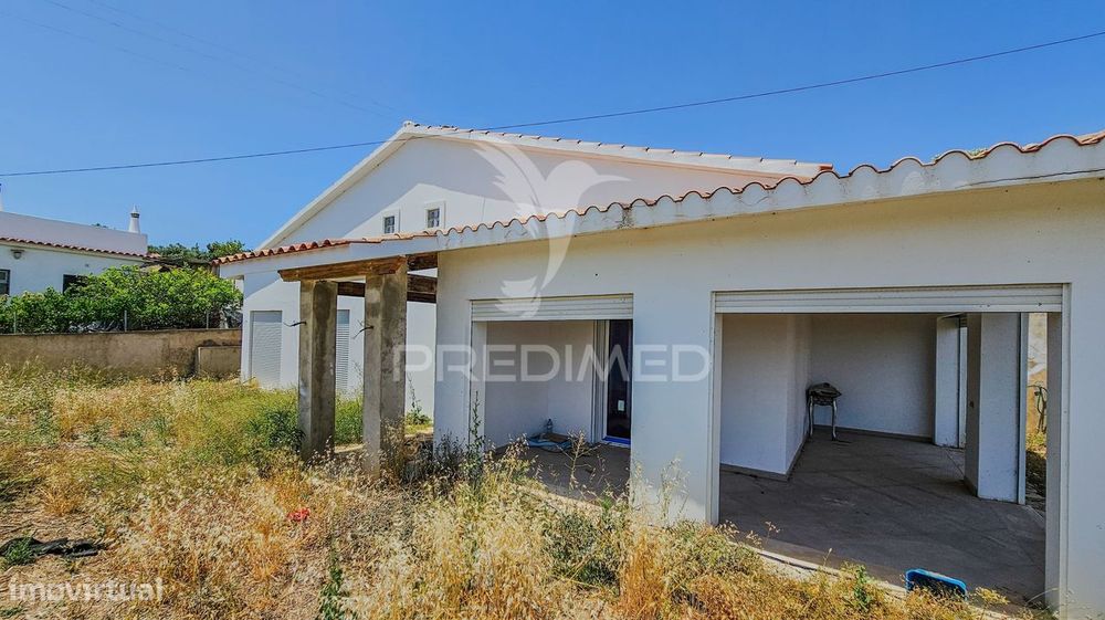Projeto Aprovado para Moradia Moderna com Piscina em Lote de 558 m²