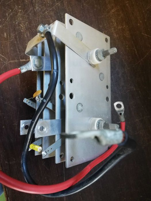 Carregador automático de baterias 24 V