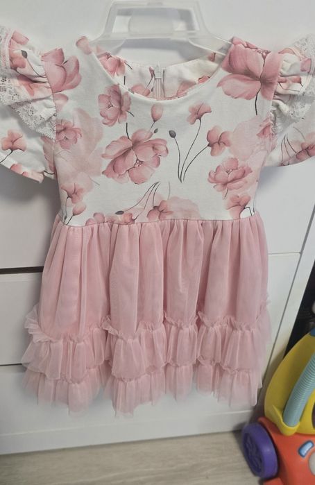 Piękna sukienka dla dziewczynki