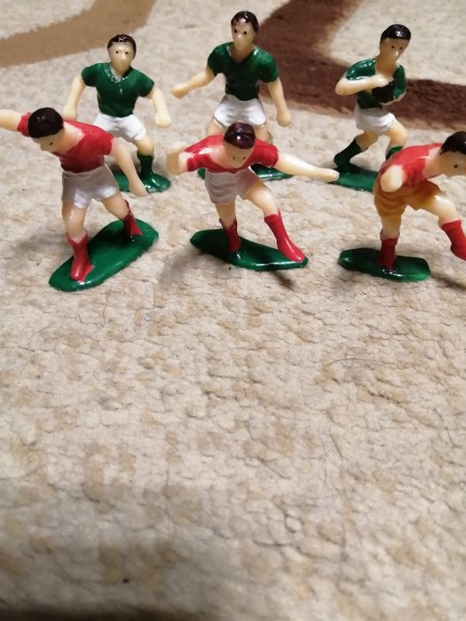 Figurki piłkarzy.