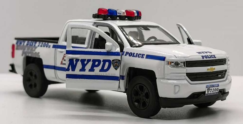 Model 1:43 Welly Chevrolet Silverado NYPD konwersja
