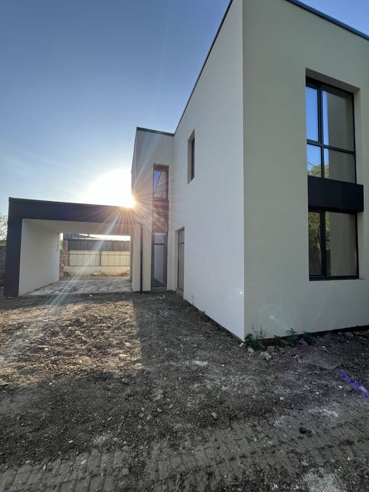 Будинок з терасою та земельною ділянкою  4 сотки