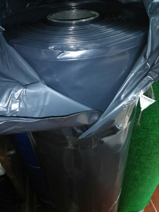 Plastico em rolo de cor preta
