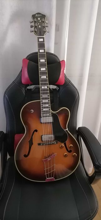Guitarra Hofner modelo Vice presidente.