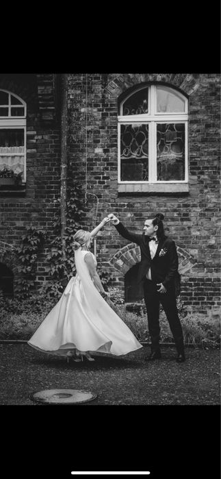 Suknia slubna gładka prosta