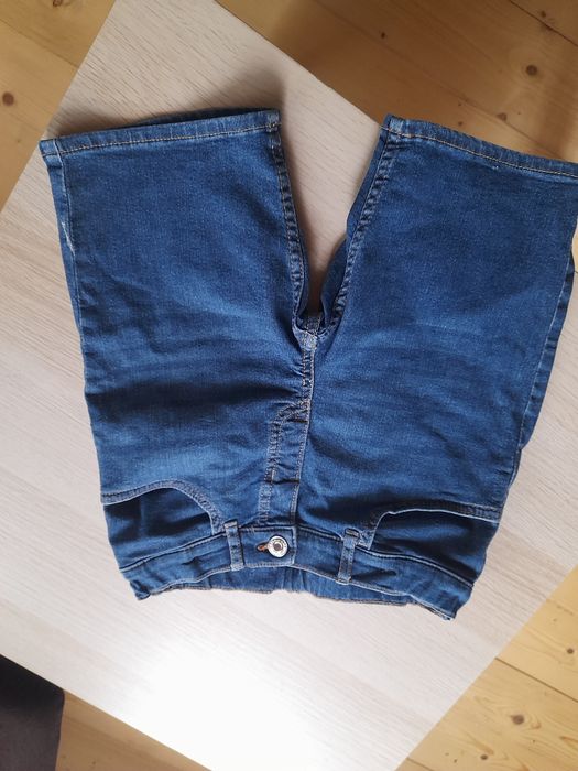 Krótkie spodenki na 128 cm