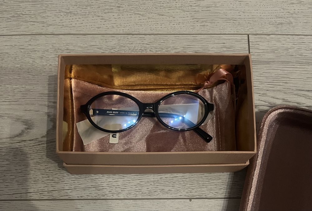 Okulary Miu Miu old money czarne