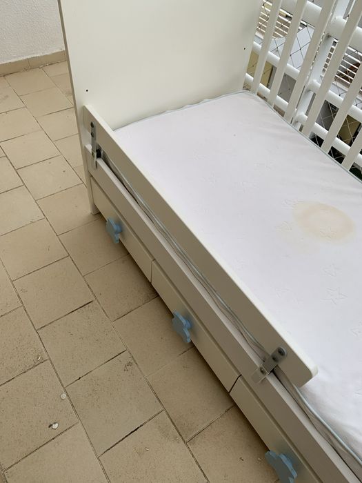 Berço criança com estrado e 2 colchões