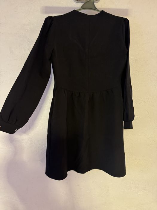 Жіноча чорна сукня
