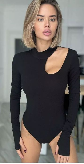 Боді з крутими вирізом, новий.