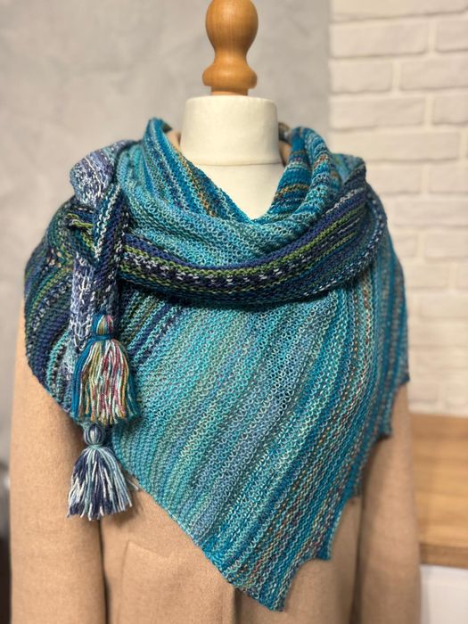 Chusta strzałka ręcznie robiona na drutach