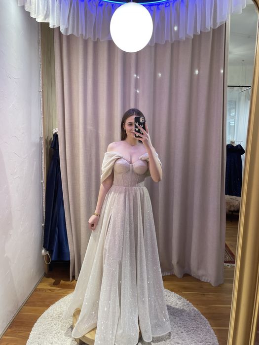 Неймовірна сукня на випускний