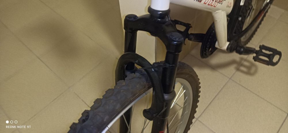 Rower na oryginalnych teleskopach tył i przód ora tarczach hamulcowych