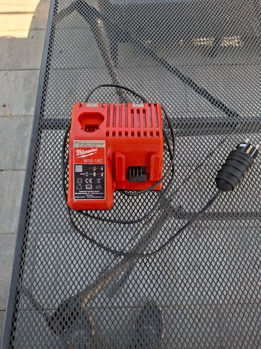 Milwaukee M12-18C – Ładowarka do akumulatorów M12 i M18
