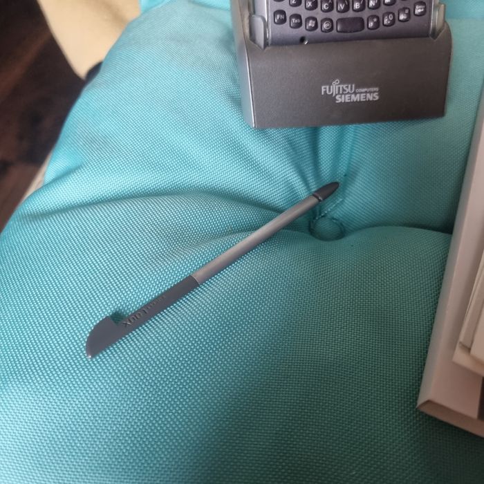 Fujitsu Siemens Pocket LOOX –  Zestaw BOX z Dokiem (Retro PDA)