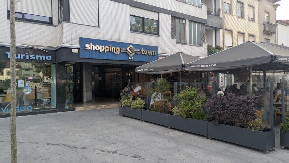 Loja para alugar centro Famalicão 200€ shopping town