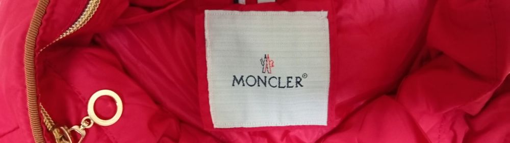 Зимова курточка moncler