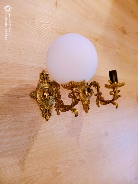 2 Kinkiety mosiężne.