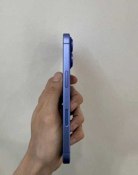 iPhone 16, 256 ГБ, SIM + eSIM