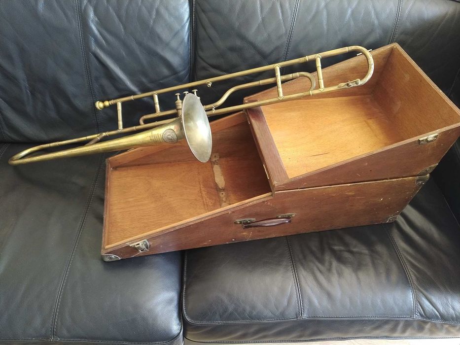 Trombone militar de pistons Mahillon. Ano 1880 a 1910