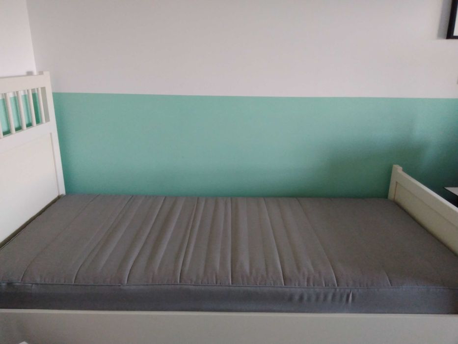 Cama solteiro impecável