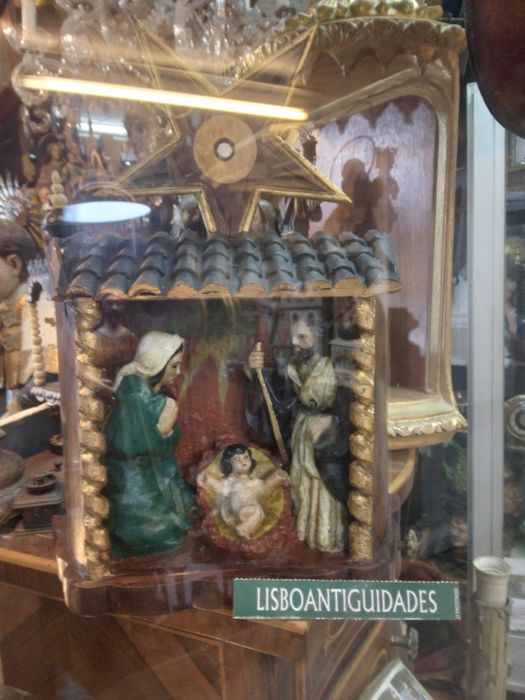 Presépio antigo em madeira e gesso