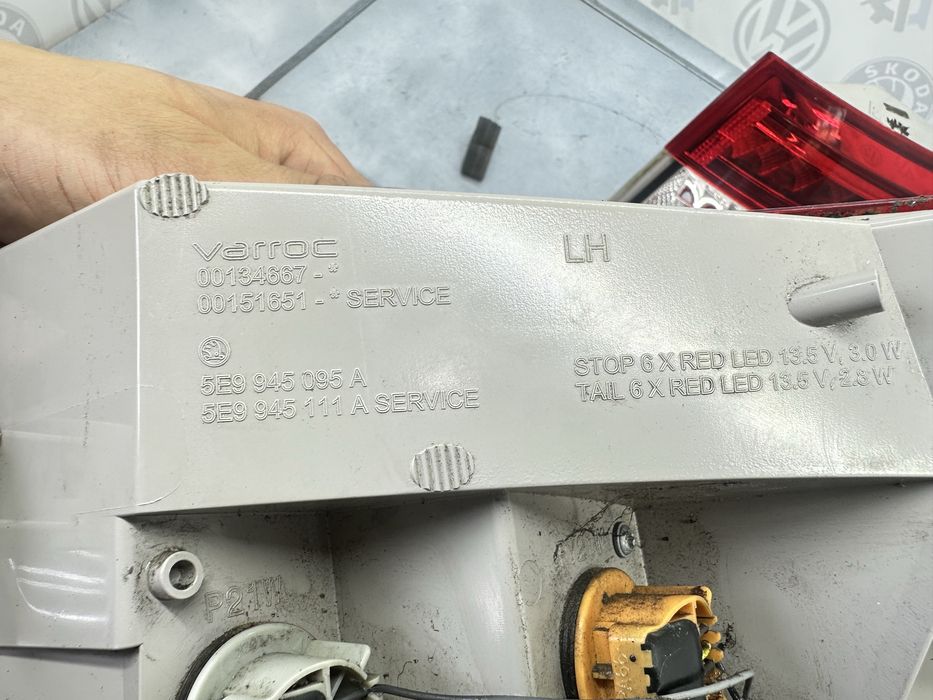 Ліхтар задній правий лівий Октавія А7 Led універсал фонарь универсал