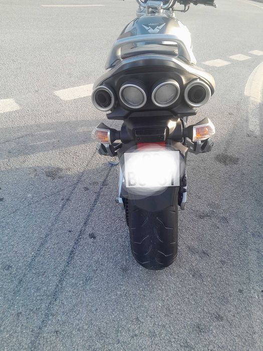 Suzuki GSR 600.           .