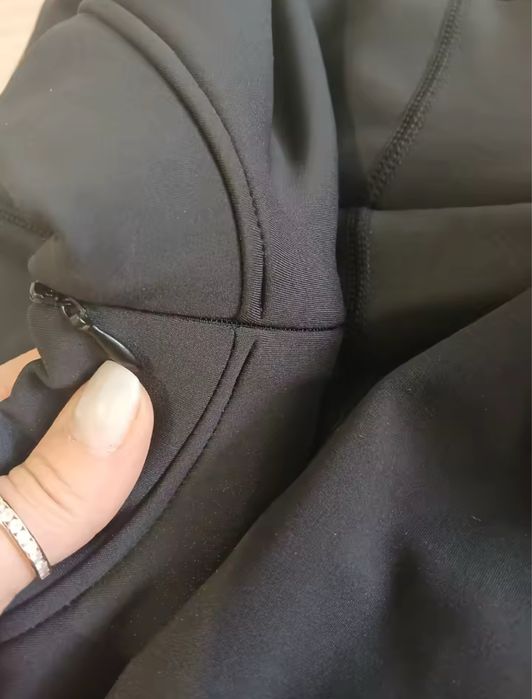 Утеплений чорний комбінезон