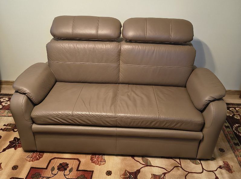 Elegancka kanapa skórzana z funkcją spania 130x190 + zagłówki | IDEALSOFA