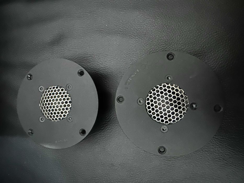 Zwrotnice i głośniki wysokotonowe z kolumn podłogowych  PMC Twenty5.26