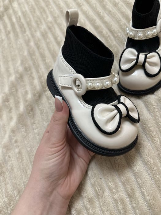 продам взуття для дівчинки