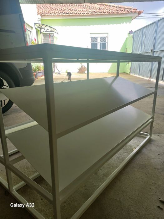 Aceito troca em maquina de Costura urgente Mesa de ferro com  tampo d