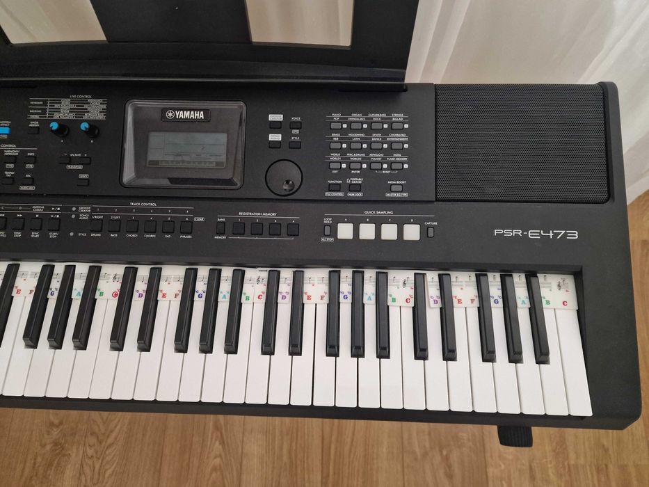 Piano yamaha PSR-E473 (oferta suporte teclado)