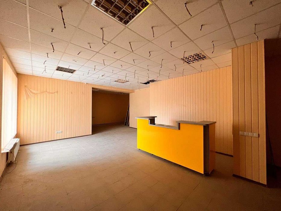 Продається приміщення магазину разом з 3-к квартирою, район Сєдова.