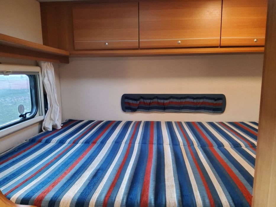 Autocaravana cama transversal