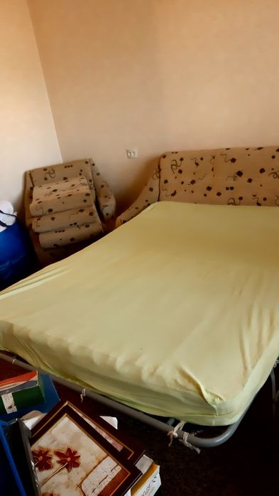 Продається диван і два крісла