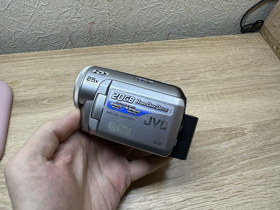 Продам видеокамеру JVC GZ-MG20E - HDD 20 Gb
